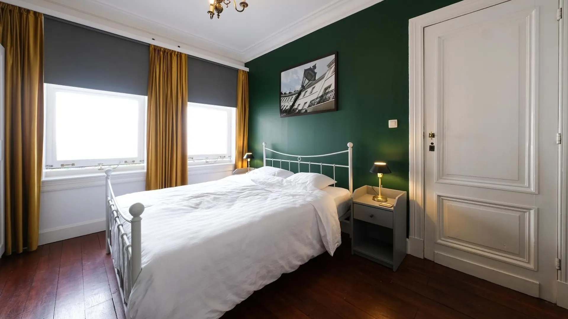 Your Homestay In A Bibliophile Mansion contacts
