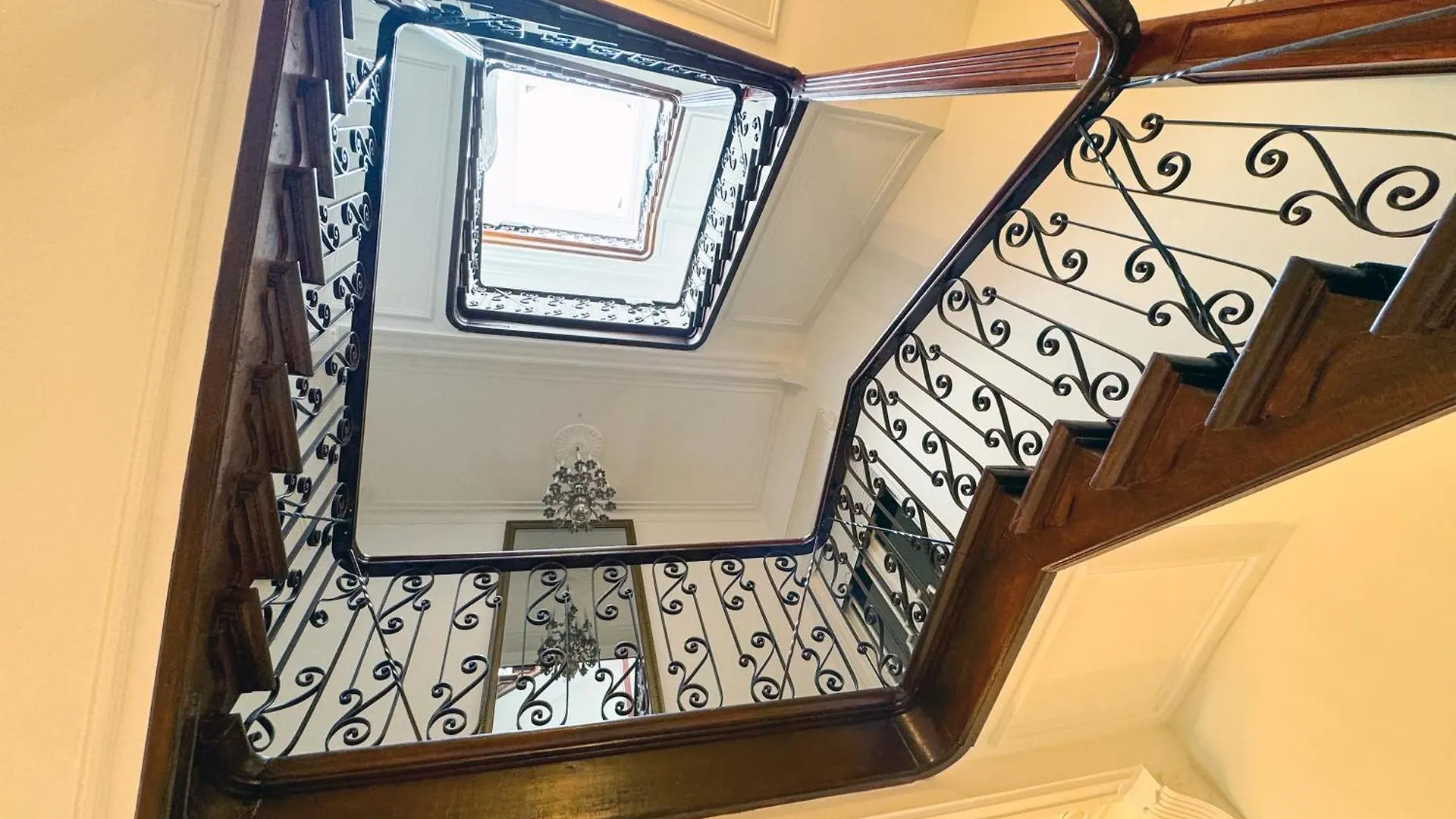 Your Homestay In A Bibliophile Mansion Antwerp